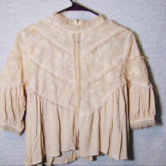 Ivory lace Victorian style top w balloon sleeves - Picture 4 of 8